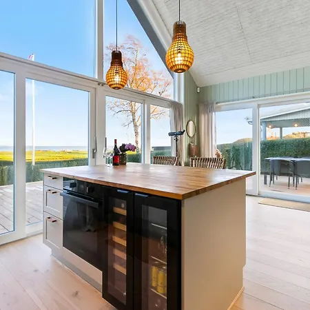 With Sea View Near Prázdninový dům Hesselager